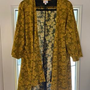 Beautiful Medium LuLaRoe Lace Lindsay